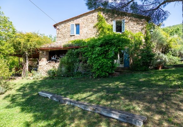 The farmhouse surrounded by greenery - Campodalto