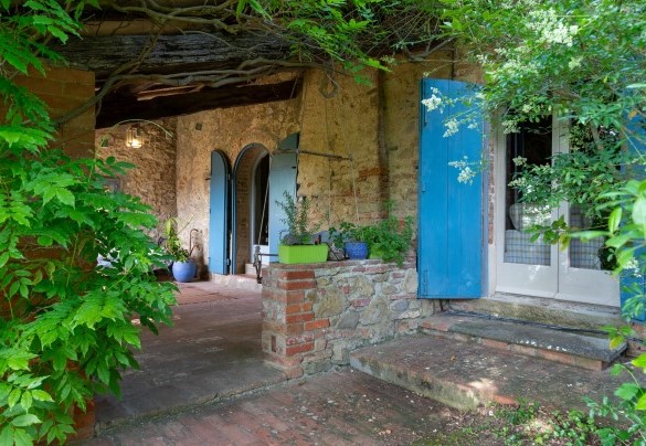 The characteristic portico in front of the house - Campodalto
