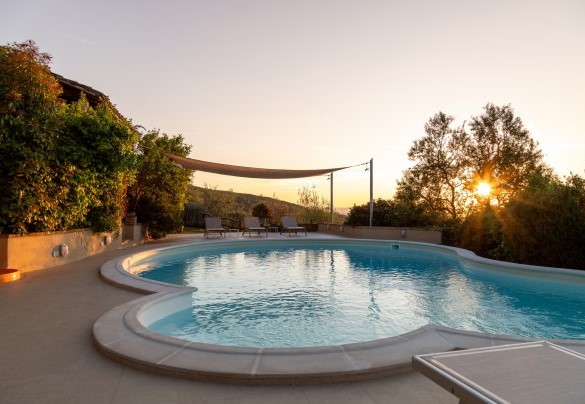 The swimming pool at sunset - Campodalto