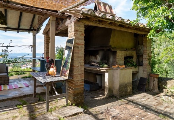 The brick structure, furnished, with a built-in barbecue and a wood oven - Campodalto