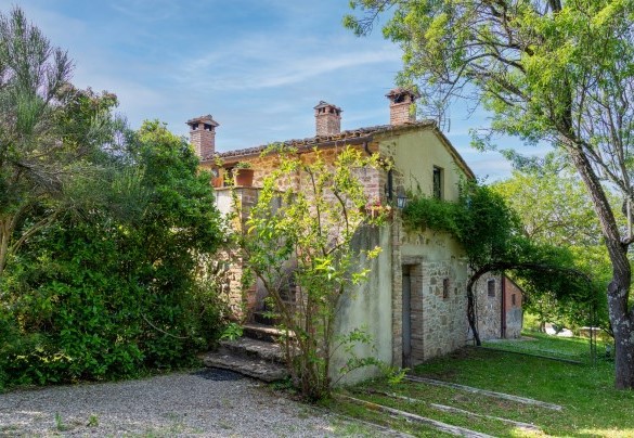 The house is located in the heart of Umbria just outside Paciano - Campodalto