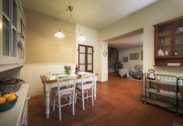 La cucina e il salotto - Casa al fiume
