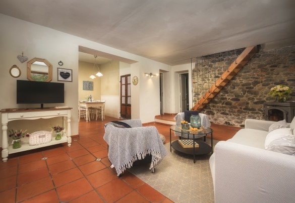 La casa si sviluppa su due piani - Casa al fiume