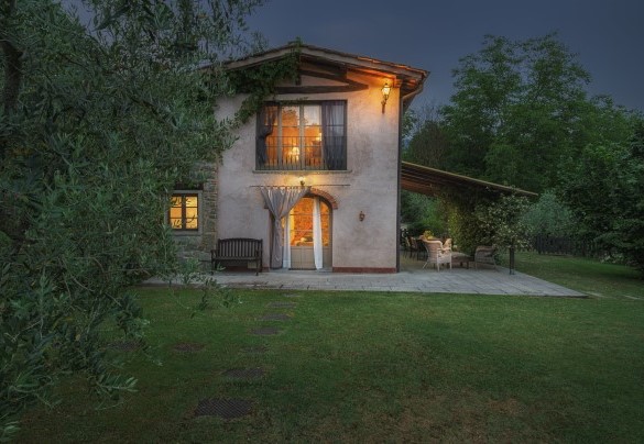 La Villa all’imbrunire - Casa al fiume