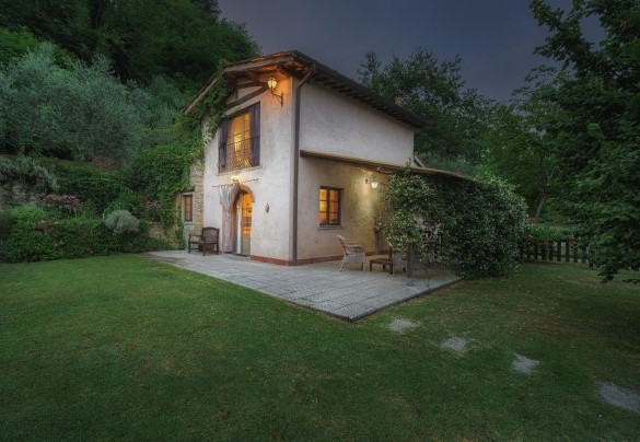 La Villa all’imbrunire - Casa al fiume