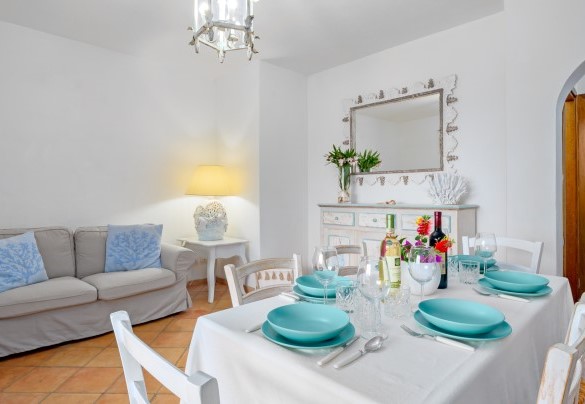 Bellissima zona giorno composta da un luminoso open space con sala pranzo e soggiorno – Casa Maestrale