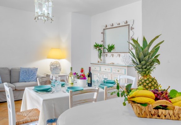Bellissima zona giorno composta da un luminoso open space con sala pranzo e soggiorno – Casa Maestrale