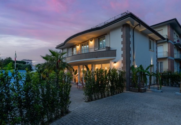 To the side is the parking area – Casa Amare