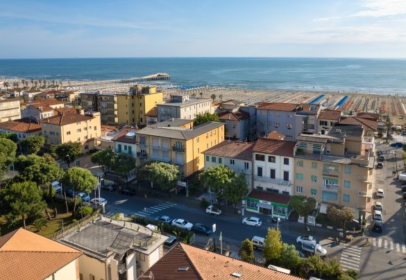 The central location, combined with the proximity to services, makes this property an oasis of comfort and practicality, ideal for those who wish to experience all that Lido di Camaiore has to offer – Casa Amare