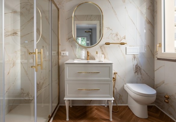 The ensuite bathroom with shower no. 2 – Casa Amare