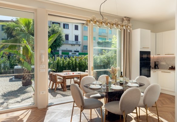 The kitchen with the dining table – Casa Amare