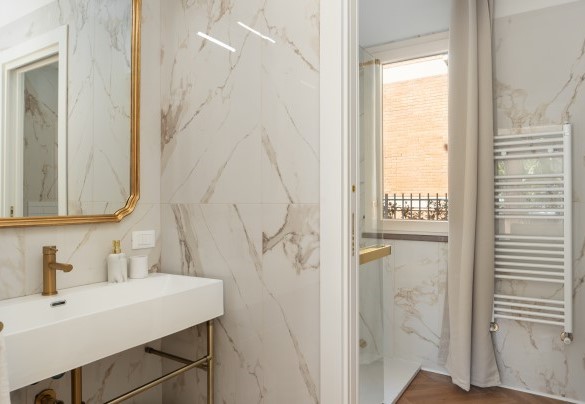 The bathroom with shower no. 3 – Casa Amare