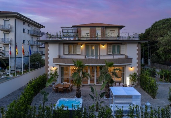 Very close to all amenities and attractions is Casa Amare, in the heart of Lido di Camaiore – Casa Amare