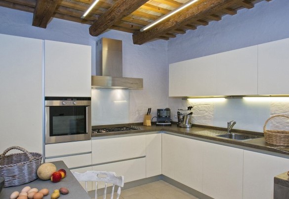 Cucina attrezzata a fianco al soggiorno - Casa Angela 6
