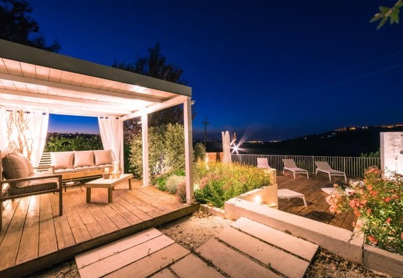 Comoda zona esterna a fianco alla piscina panoramica - Casa Angela 6