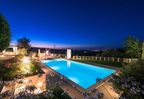 Graziosa piscina illuminata di notte - Casa Angela 6