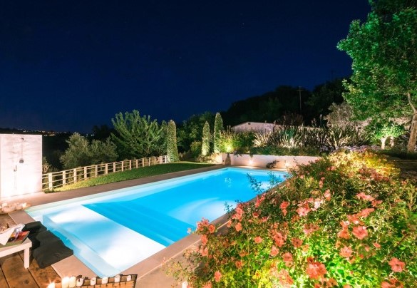 Panoramica piscina notturna - Casa Angela 6