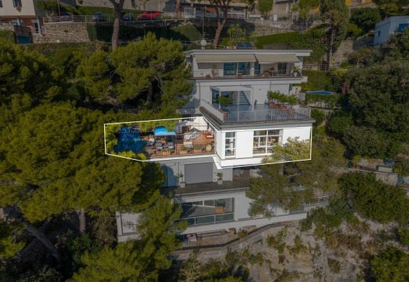 Casa Chiara (accessed by descending 64 steps) is located in a private residential setting nestled in the cliff overlooking the sea – Casa Chiara