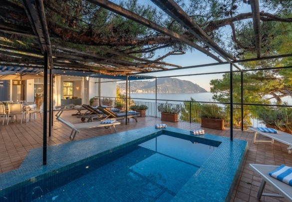 The extraordinary panoramic position of this wonderful terrace – Casa Chiara
