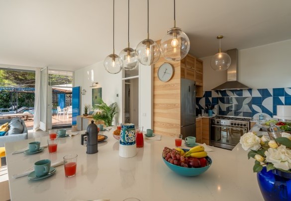 The open-plan living area connected to the large panoramic terrace - Casa Chiara