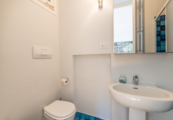 En suite bathroom with shower no. 3  - Casa Chiara