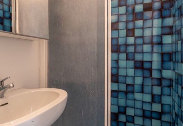 The walk-in shower of bathroom no. 3 – Casa Chiara