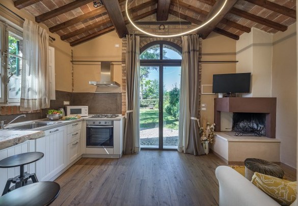 The living room with kitchenette and fireplace - Casa Ciculino