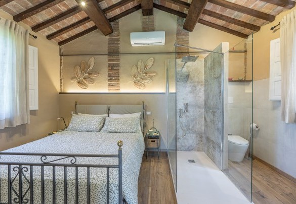 The double bedroom with en-suite bathroom in the annex - Casa Ciculino