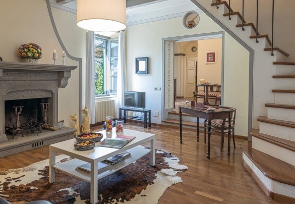 Il luminoso e accogliente salotto e le scale per secondo piano - Casa Ciculino