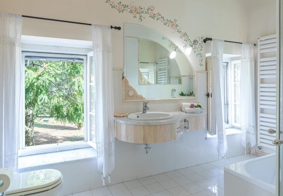 Bagno con vasca e doccia n.1 adiacente alle camere n.1 e n.2 - Casa Ciculino