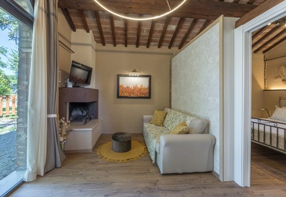 The living room with fireplace in the annex - Casa Ciculino