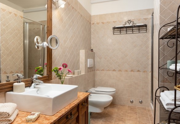 The bathroom with shower no. 2 on the first floor in the unit 1 – Casa da Sogno