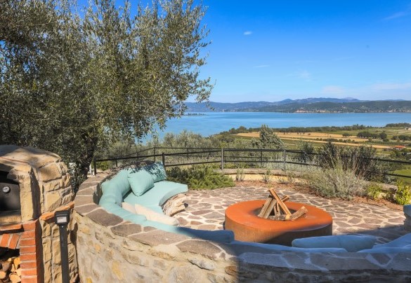 The brazier, the wood-oven and comfortable seating - Casa dei Fiamminghi