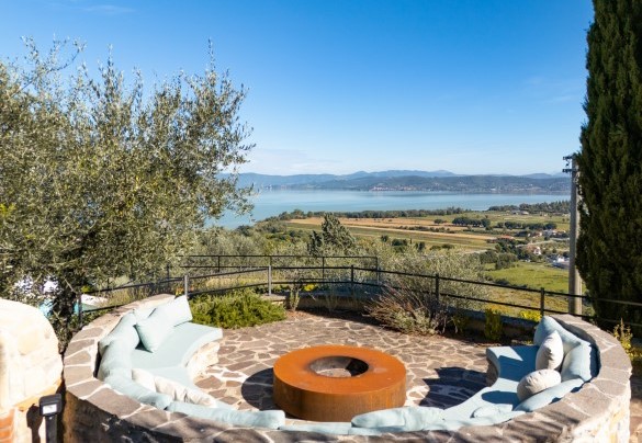 The brazier with seats around it - Casa dei Fiamminghi 