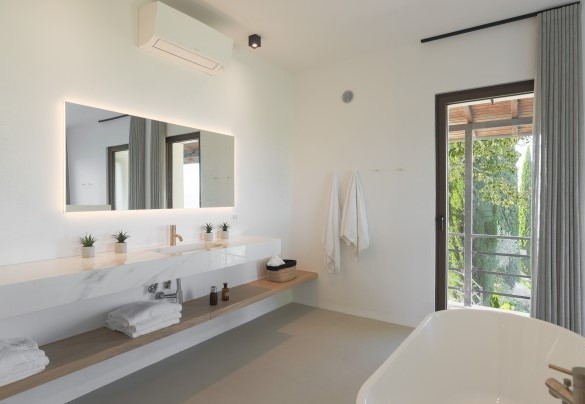 The tub and basin in bedroom n.3 - Casa dei Fiamminghi 