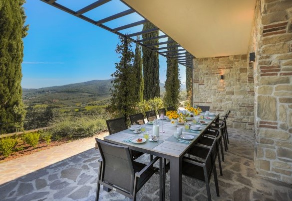The portico host a dining table - Casa dei Fiamminghi