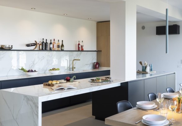 The central island in the kitchen - Casa dei Fiamminghi