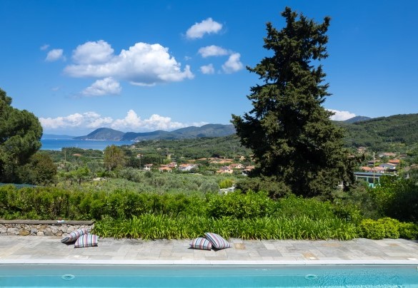 La vista panoramica sul golfo di Portoferraio dalla piscina - Casa del Duca