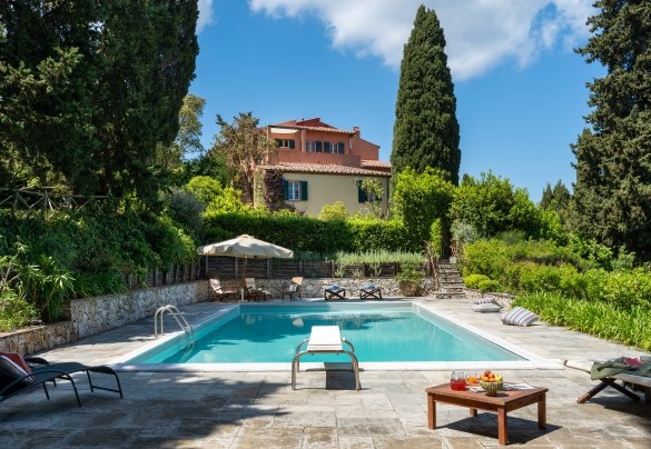 Casa del duca, imponente villa risalente al '500, attribuita a Cosimo dei Medici - Casa del Duca