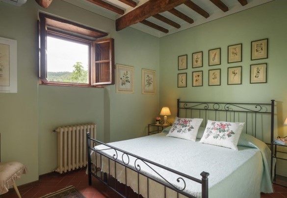 Double bedroom n.1 on the ground floor with adjacent bathroom with tub with shower – Casa del Sole 4