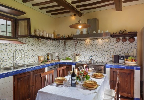 The rustic and funcional kitchen with dining table – Casa del Sole 4