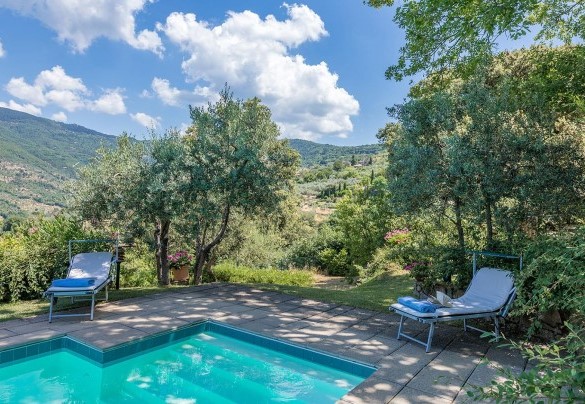 The pool is fully fenced and It is rectangular in shape, access to the water is by Roman steps - Casa del Sole
