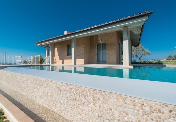 Gracious infinity pool with equipped solarium area - Casa di Eolo 8+2
