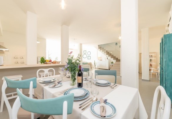 Elegant dining area with the open space kitchen - Casa di Eolo 8+2