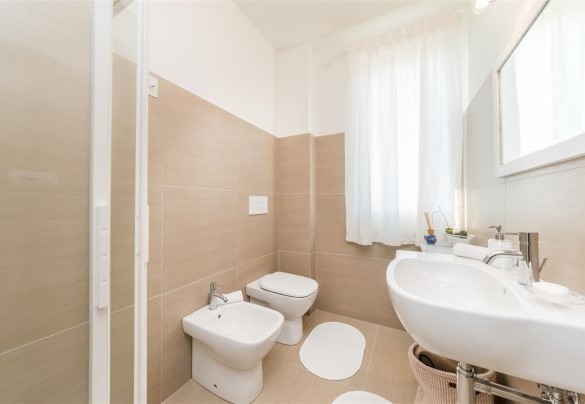 Bathroom n.4 at serving room n.3 - Casa di Eolo 8+2