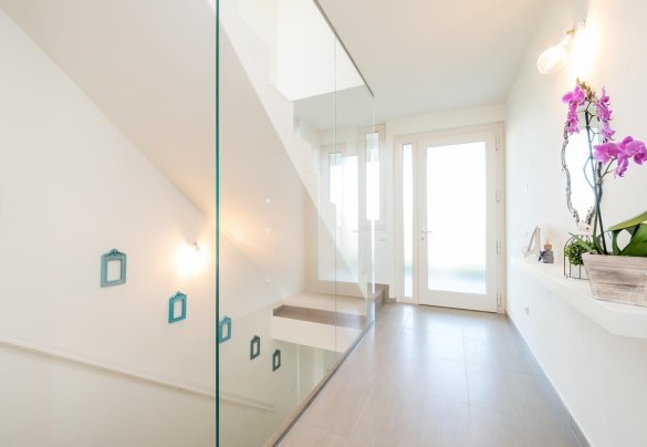 Internal staircase that connects the living area of the basement with the sleeping area on the ground floor - Casa di Eolo 8+2