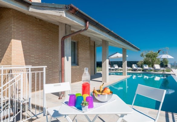 Coffee table aboard the panoramic infinity pool - Casa di Eolo 8+2