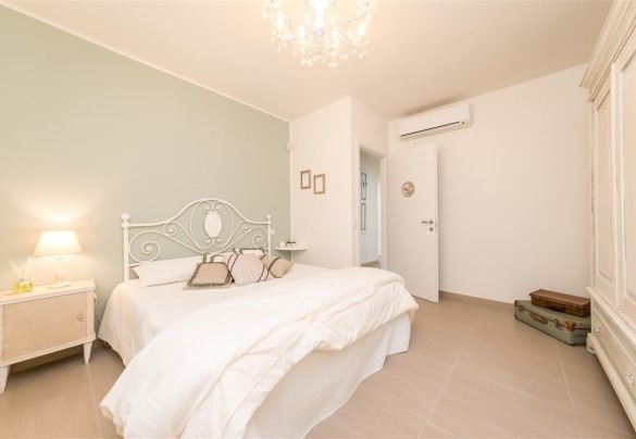 Double room n.2 with adjoining bathroom n.3 - Casa di Eolo 8+2