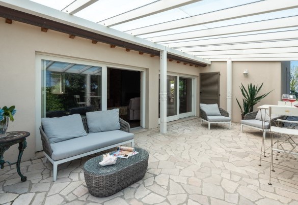 Veranda con zona relax, in posizione panoramica e tranquilla - Casa di Pali’