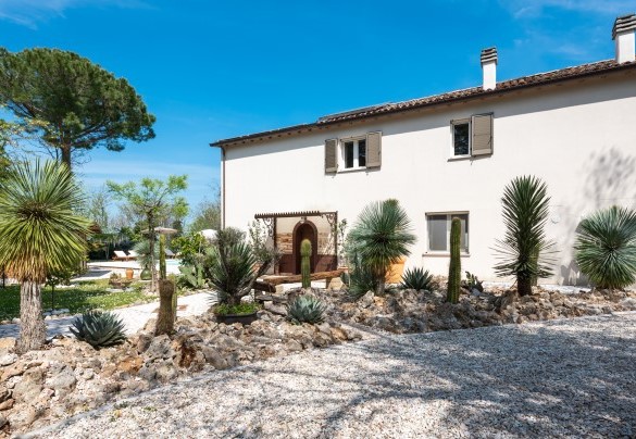 Veduta frontale della villa – Casa di Pali’